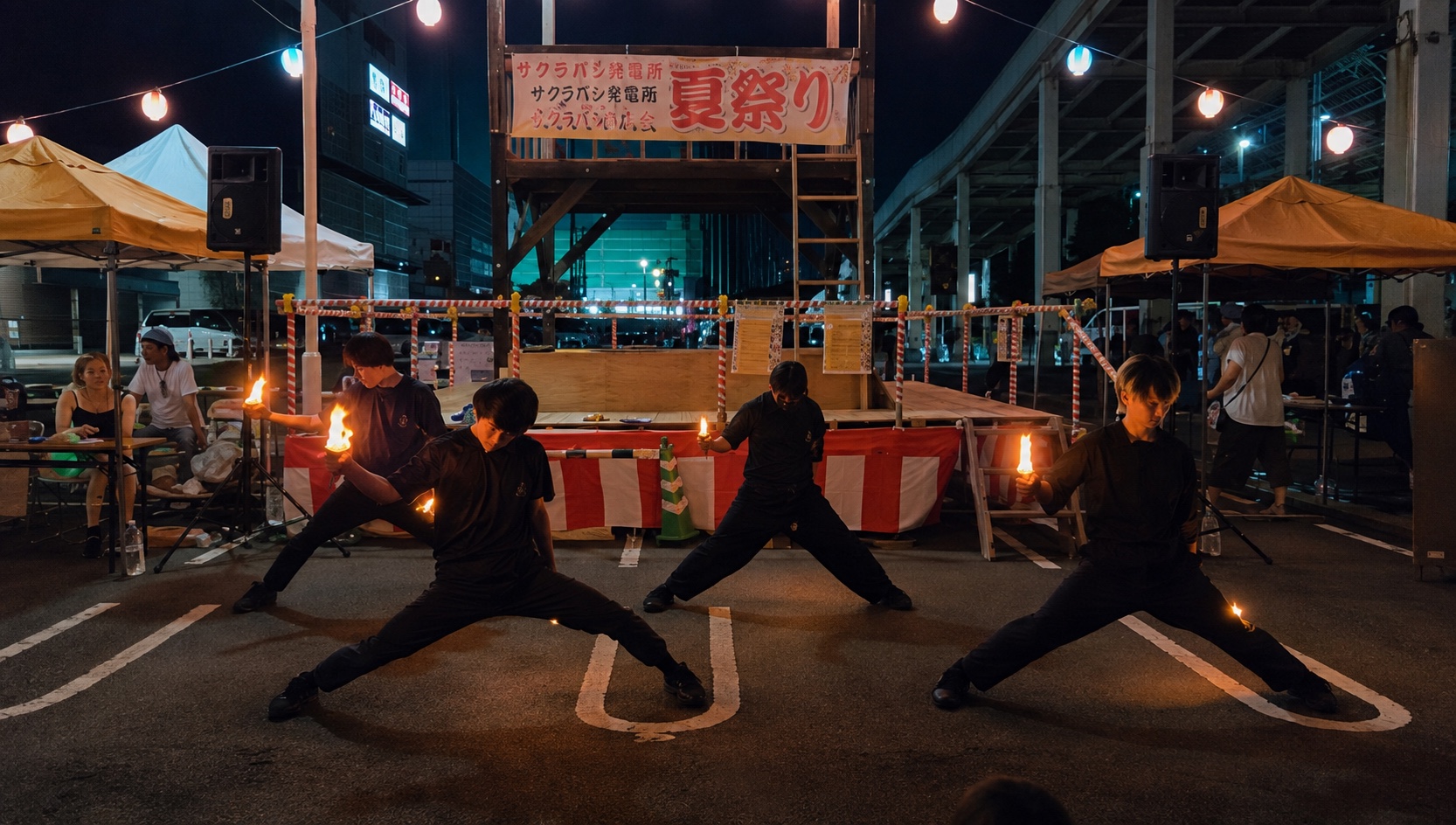 夏祭り会場でのヲタ芸パフォーマンス