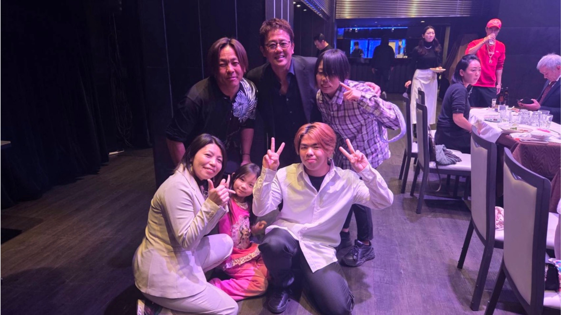 元ヤクルトの古田さんの前でパフォーマンスしました。とても喜んでくれました Slide image